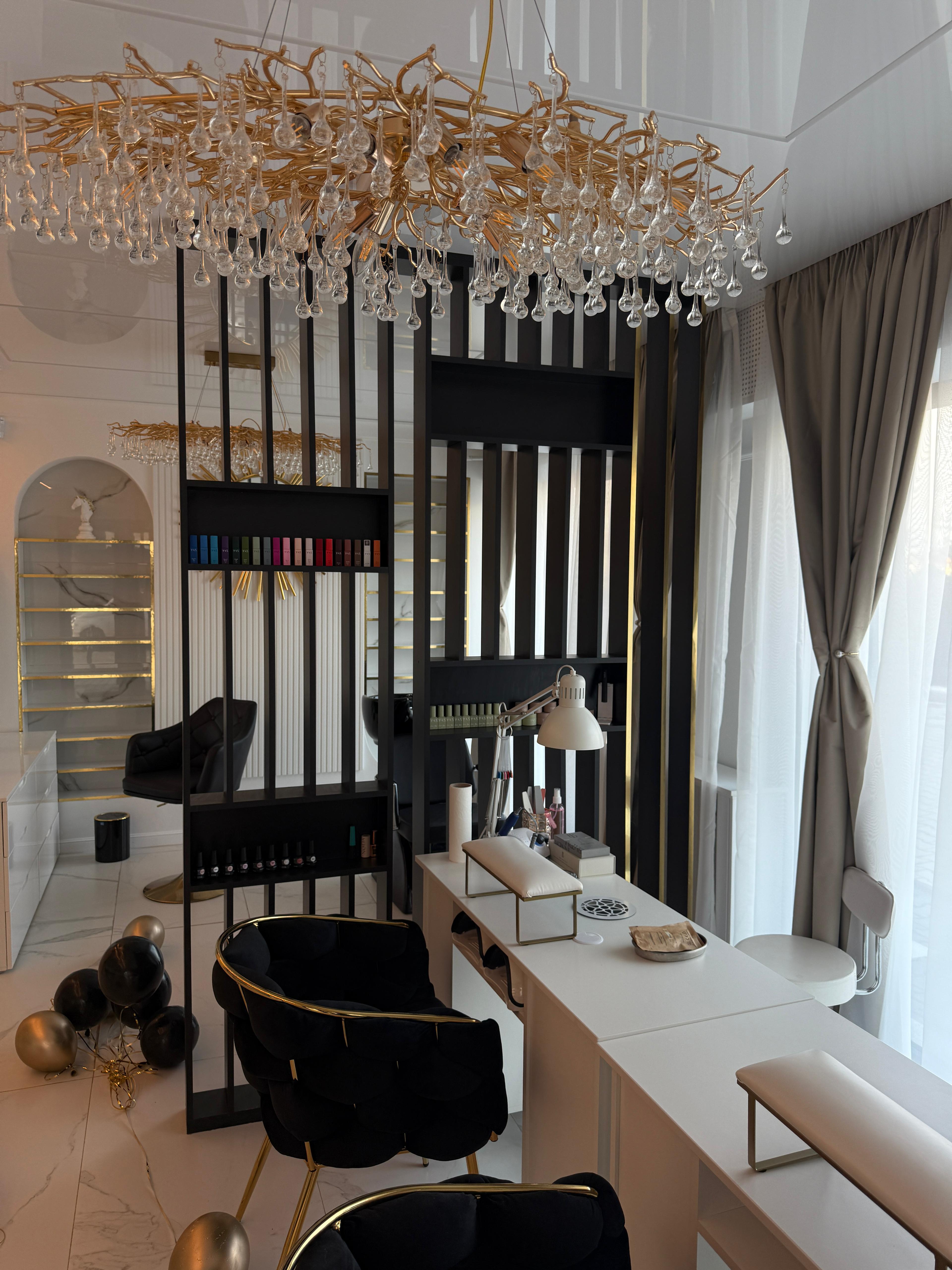 M2 Beauty Hub - Nail Station